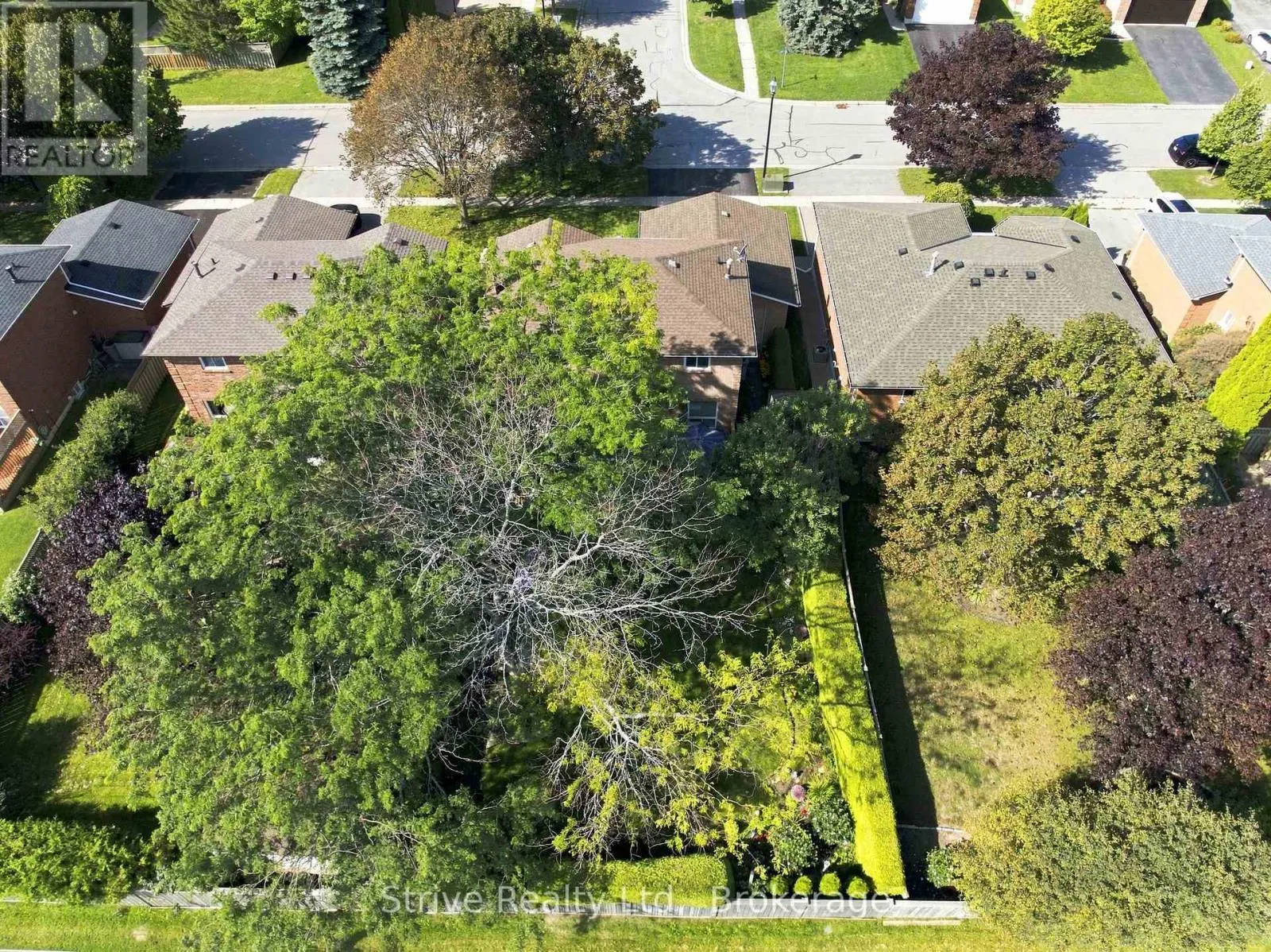132 EAST HOUSE CRESCENT