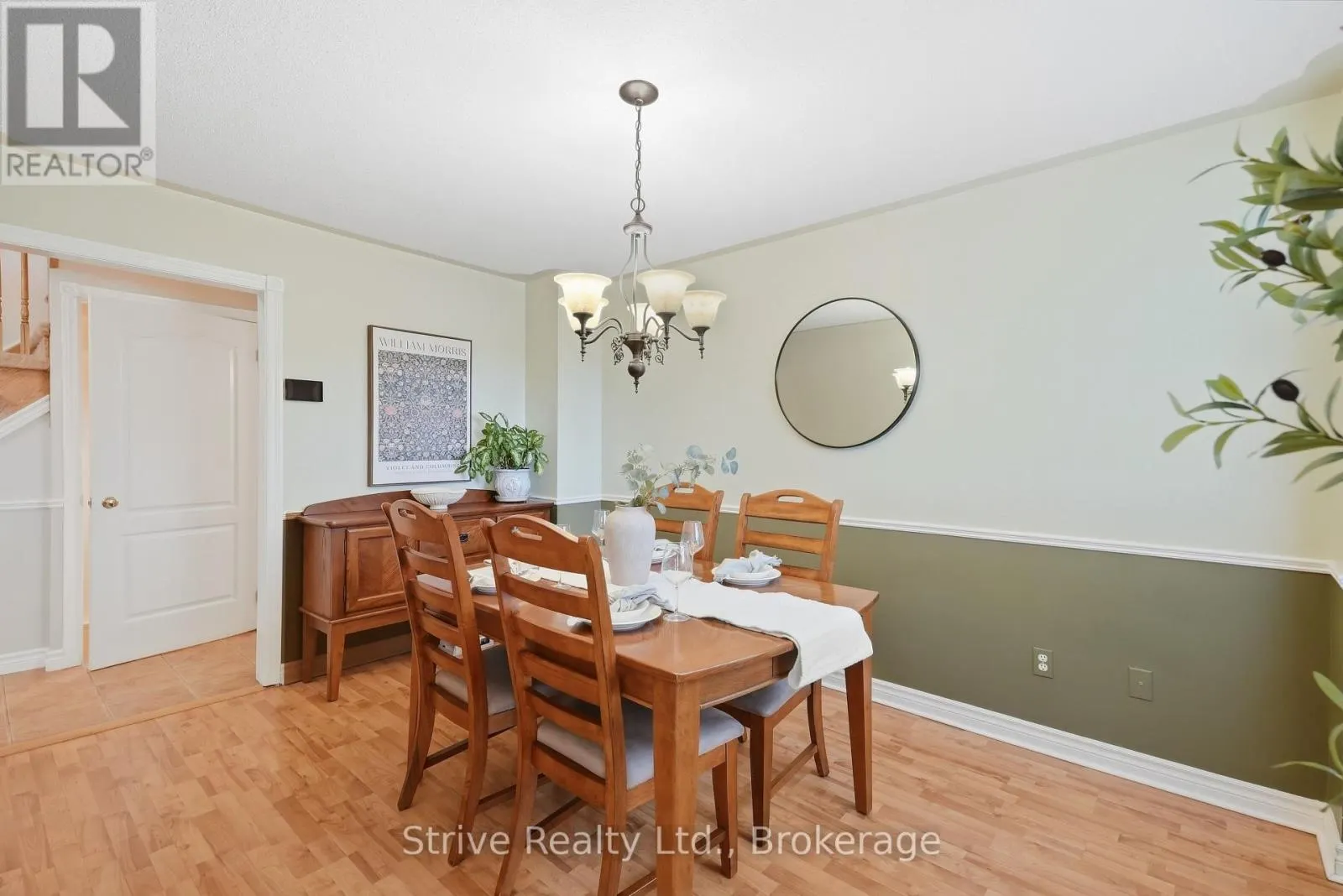 132 EAST HOUSE CRESCENT