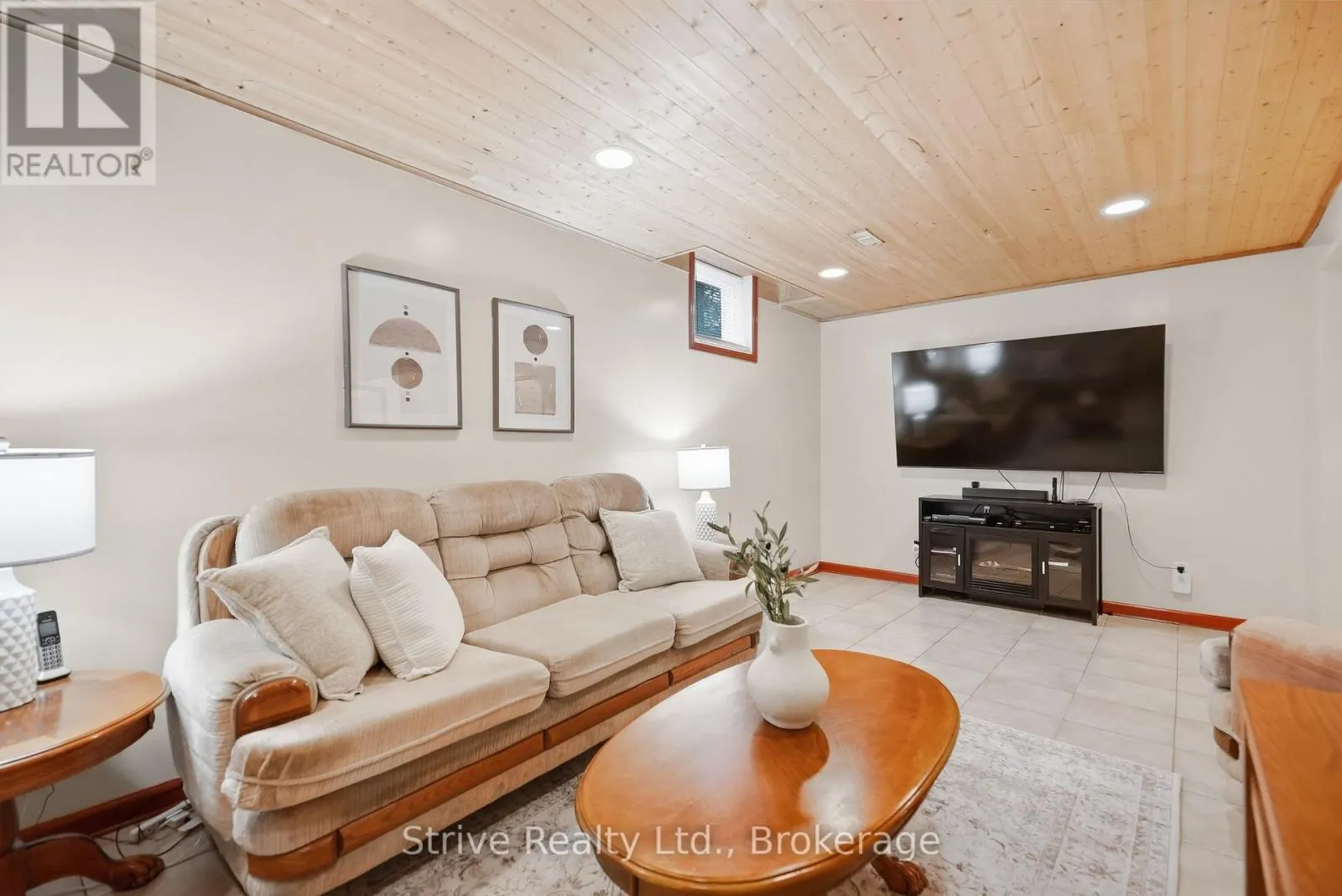 132 EAST HOUSE CRESCENT