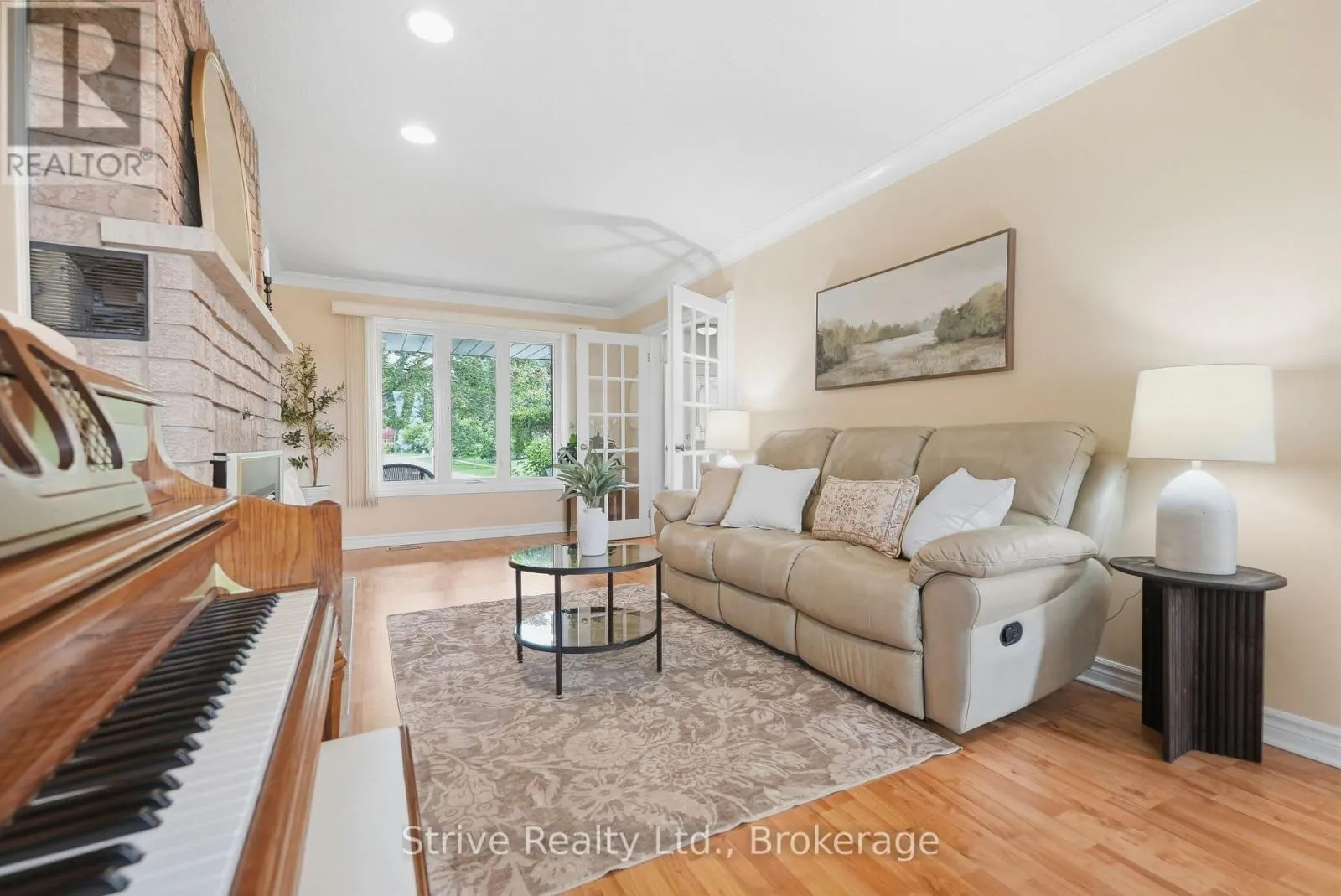 132 EAST HOUSE CRESCENT