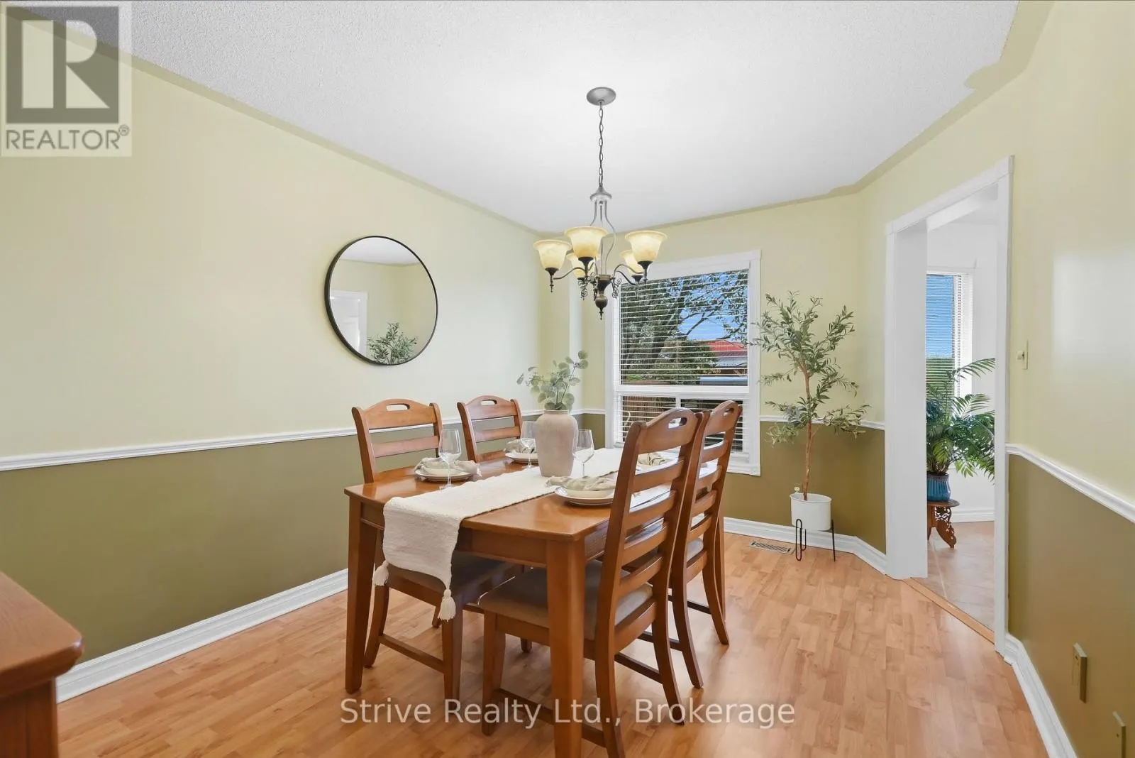 132 EAST HOUSE CRESCENT