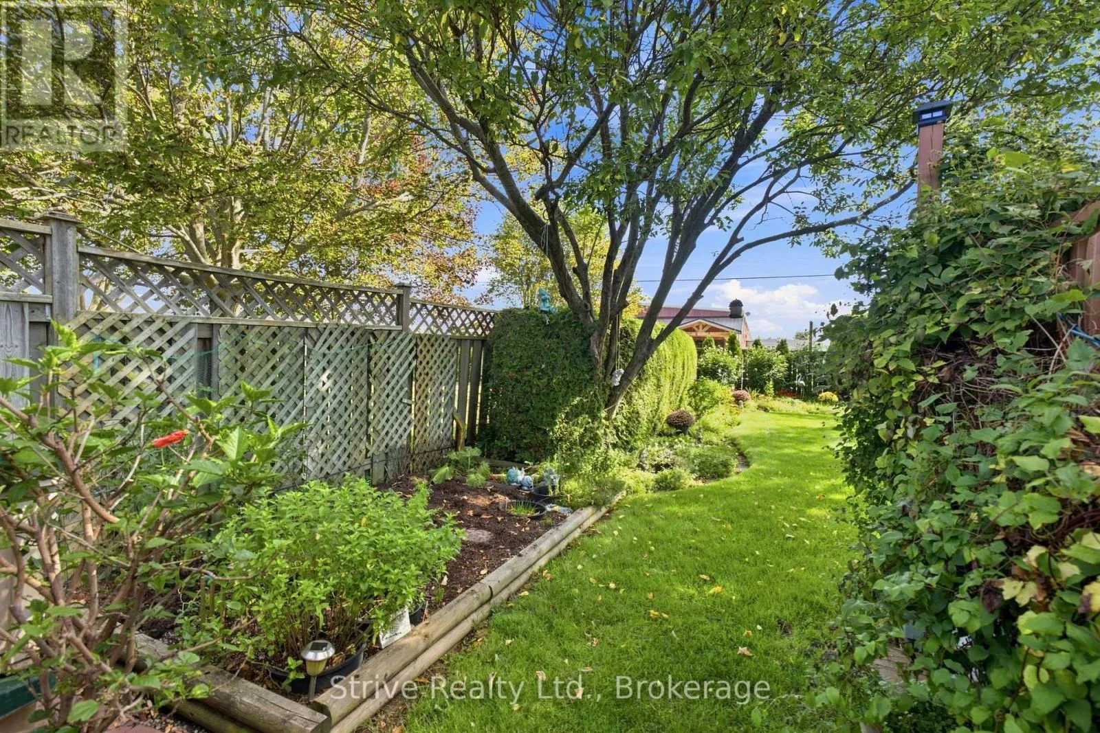 132 EAST HOUSE CRESCENT