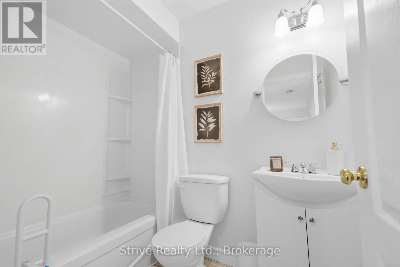 132 EAST HOUSE CRESCENT