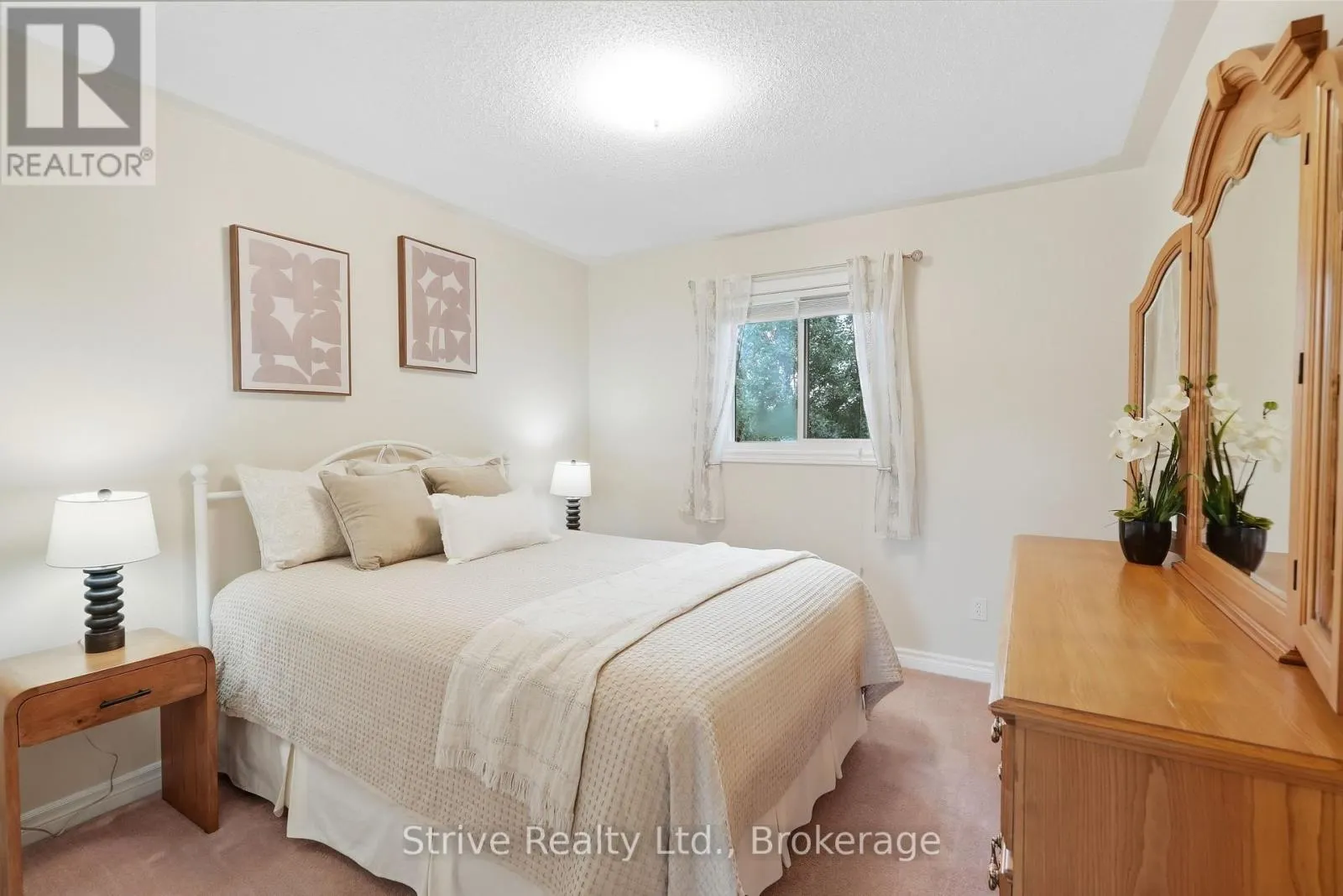 132 EAST HOUSE CRESCENT