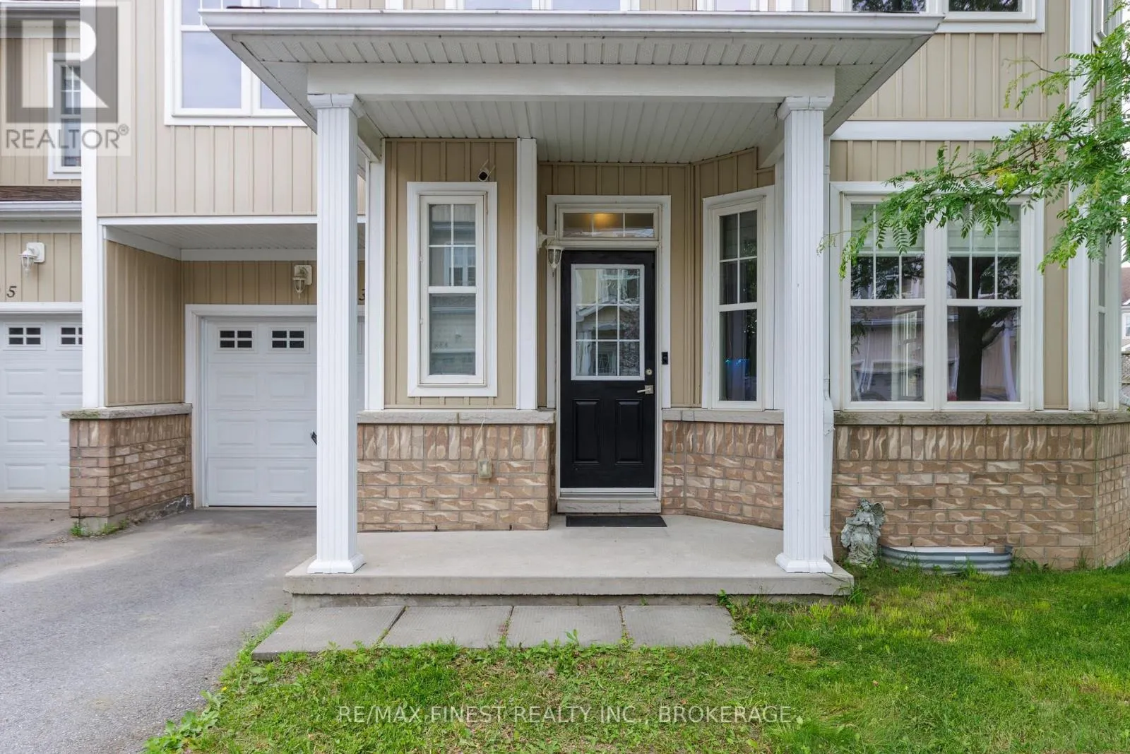 893 ASCOT LANE