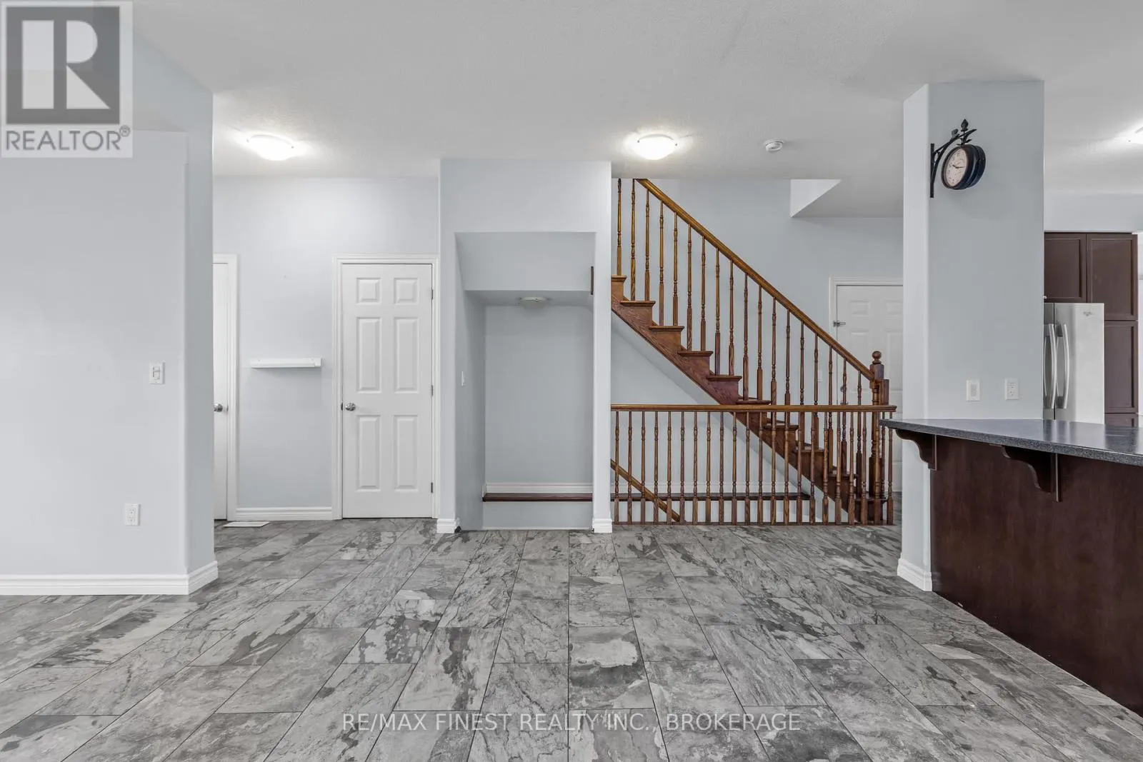 893 ASCOT LANE