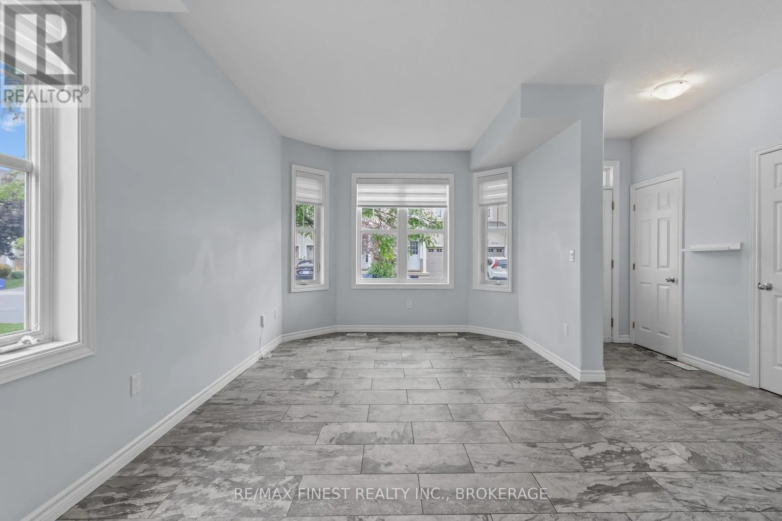 893 ASCOT LANE
