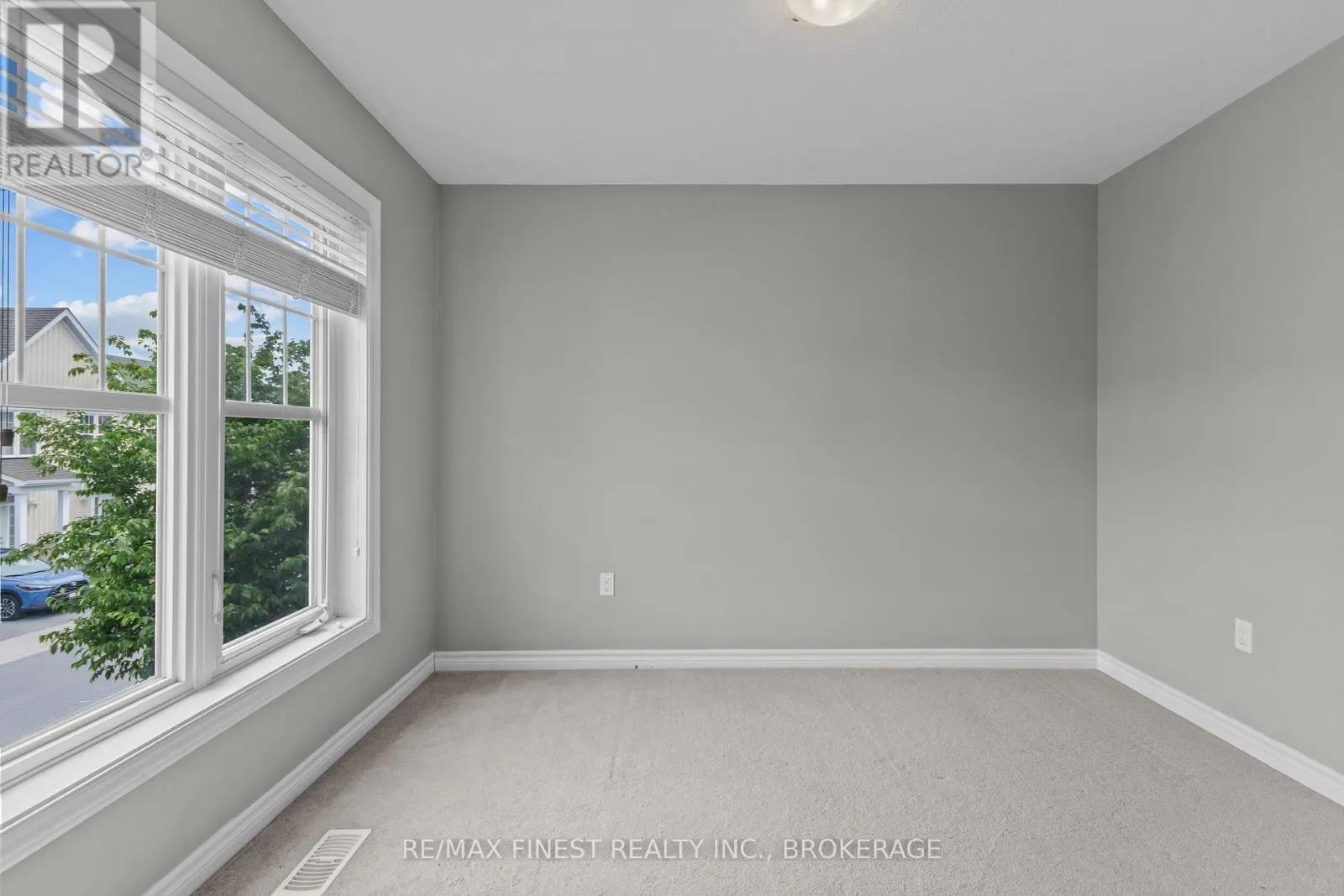 893 ASCOT LANE