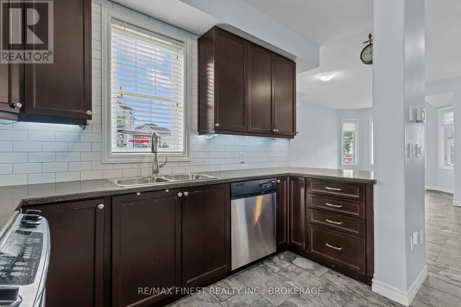 893 ASCOT LANE