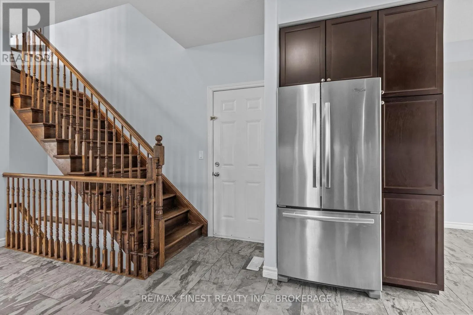 893 ASCOT LANE