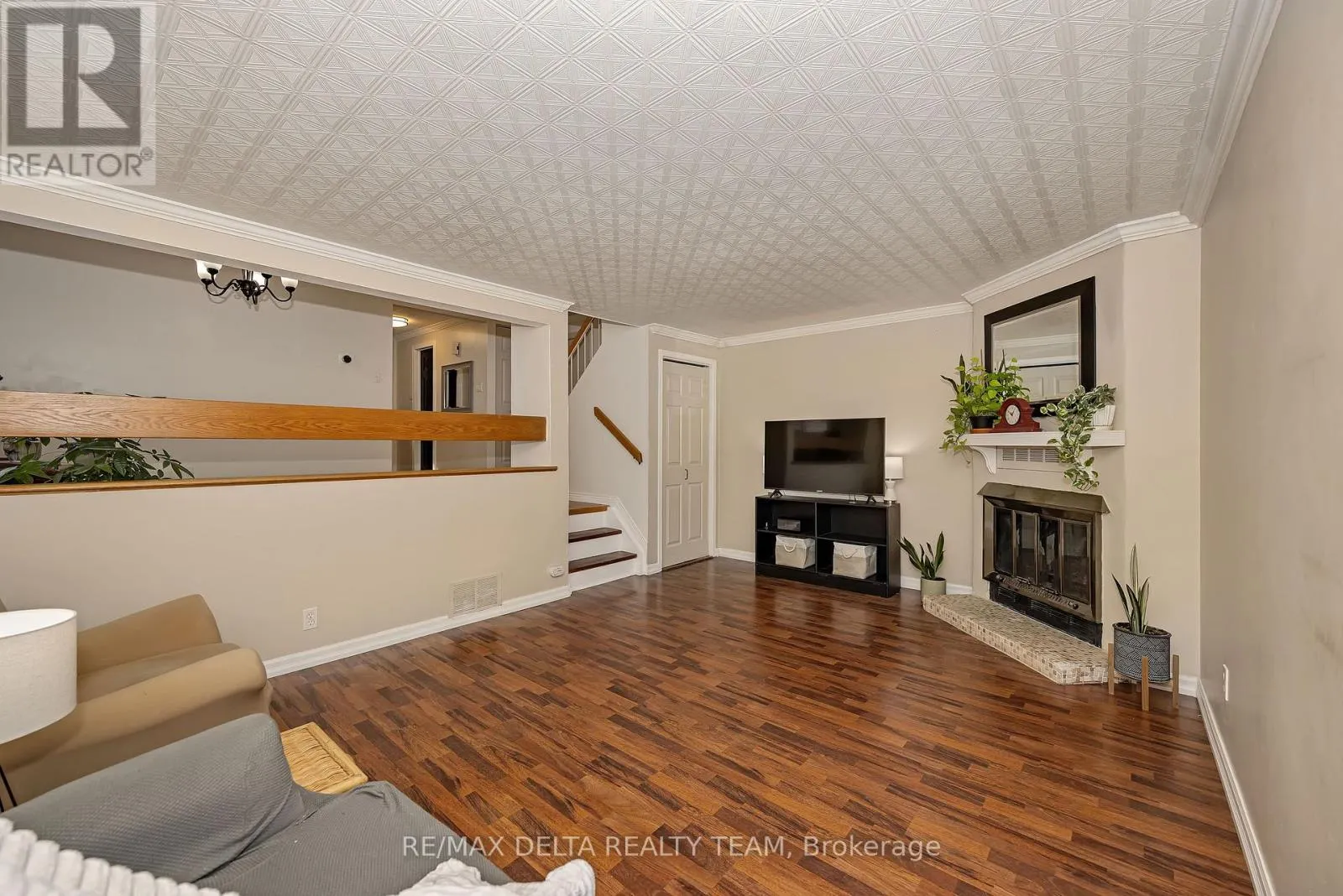 435 DUVERNAY DRIVE
