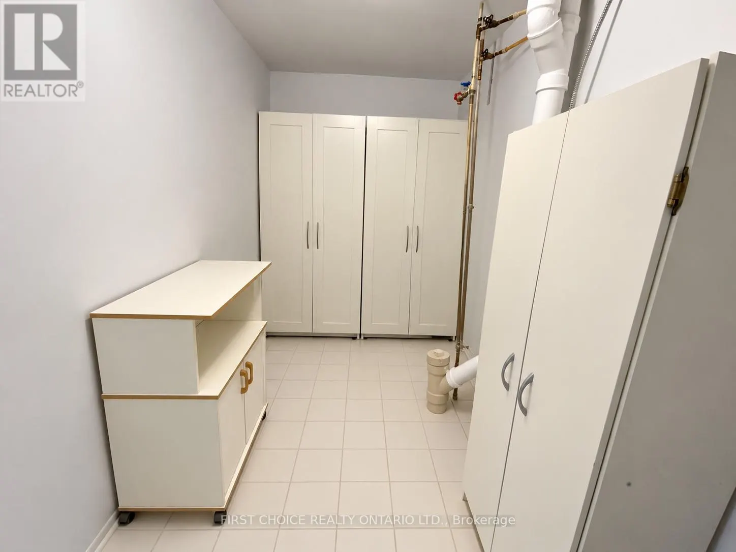 186 - 825 CAHILL DRIVE W