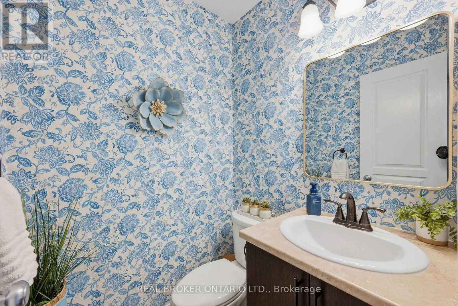 2221 ANGELICA AVENUE