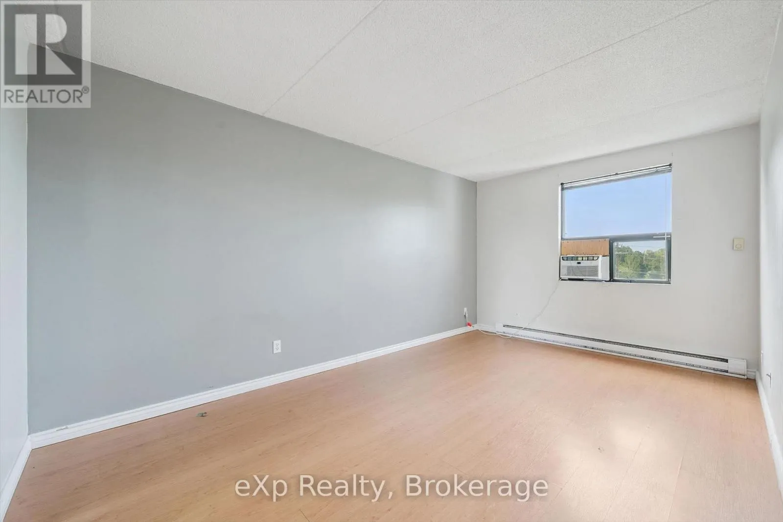 404 - 65 SILVERCREEK PARKWAY N #404