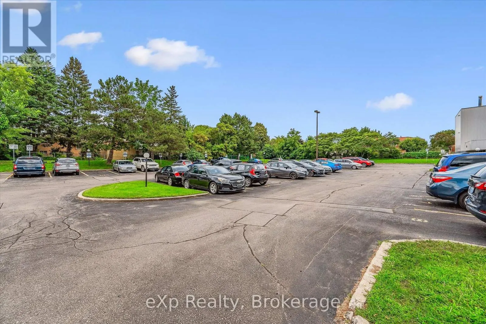 404 - 65 SILVERCREEK PARKWAY N #404