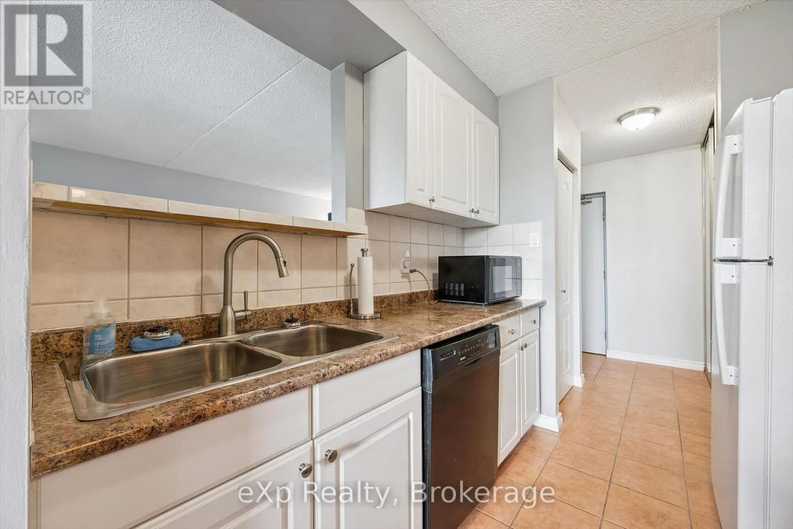 404 - 65 SILVERCREEK PARKWAY N #404