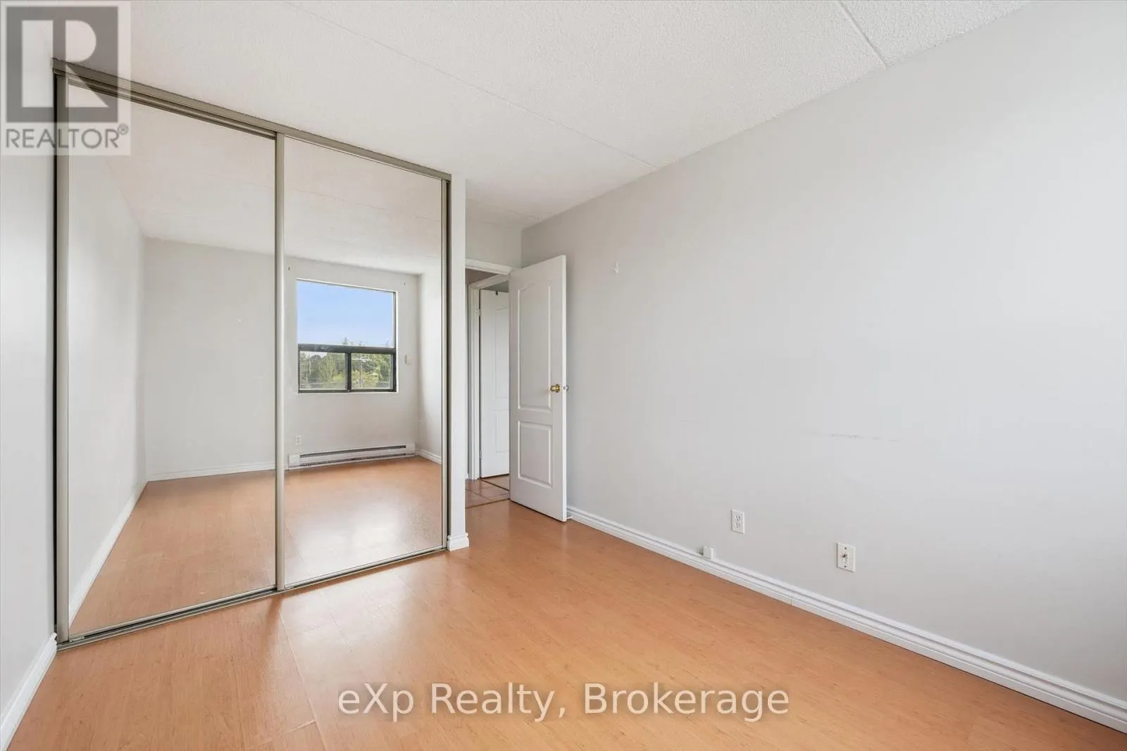 404 - 65 SILVERCREEK PARKWAY N #404
