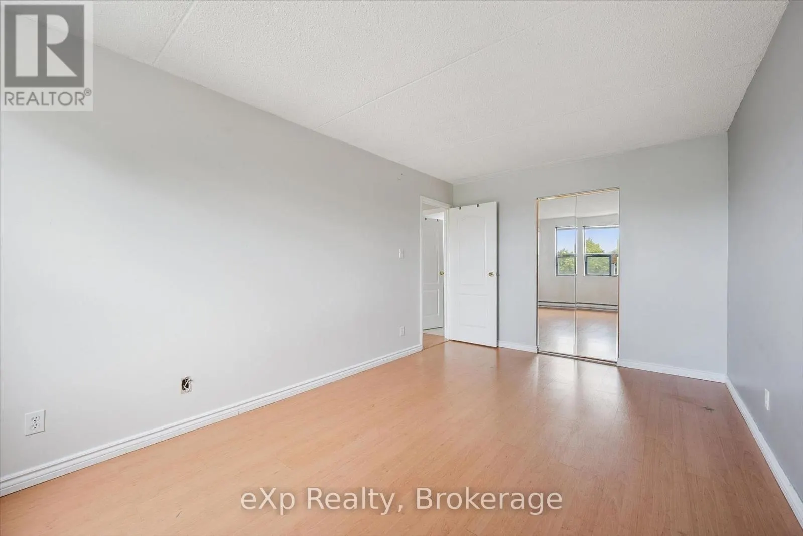 404 - 65 SILVERCREEK PARKWAY N #404