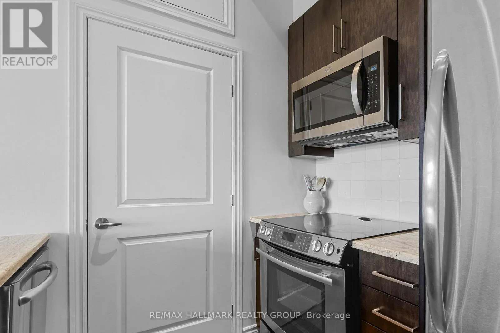 311 - 682 CHURCHILL AVENUE N