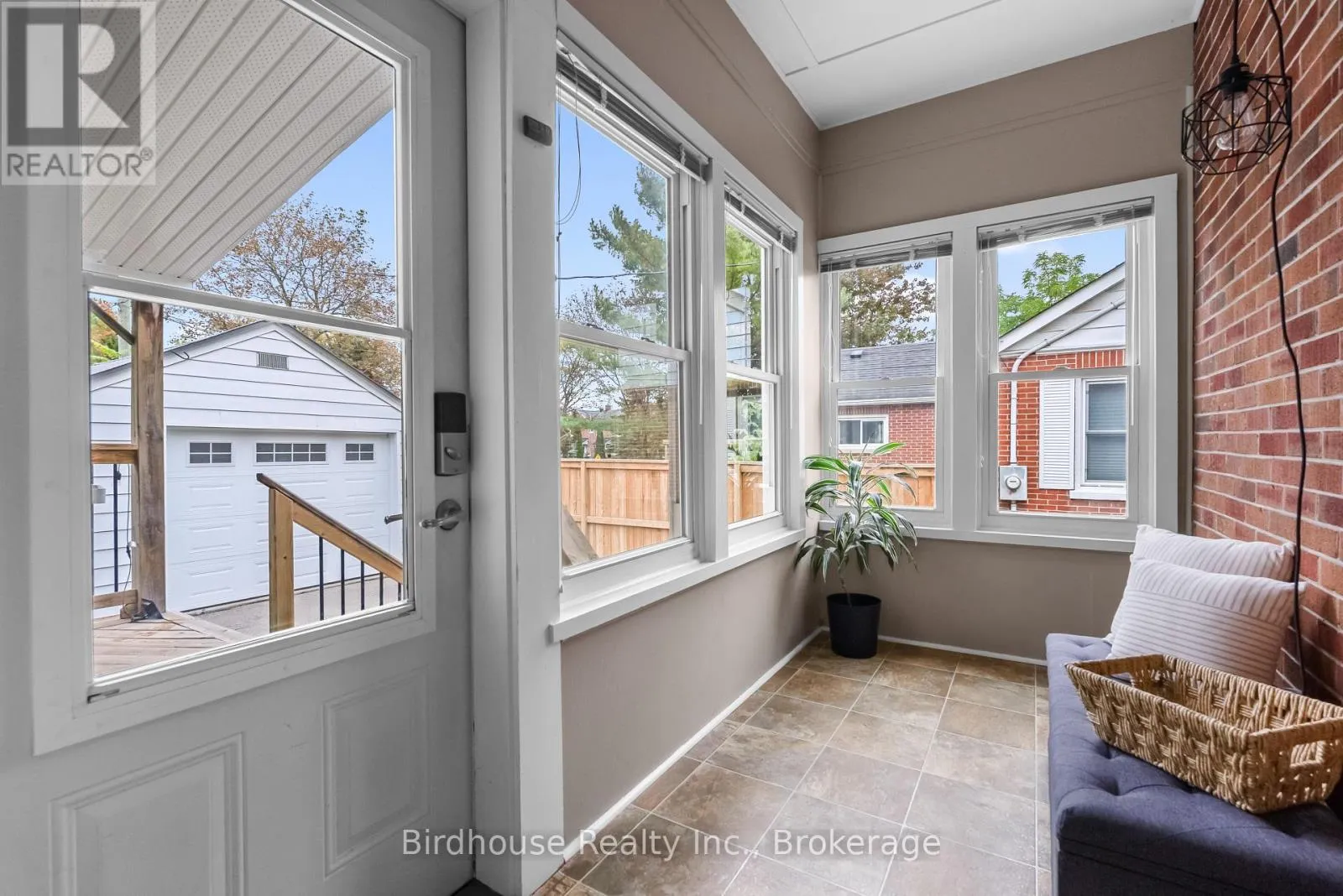 14 ANGELINE STREET S