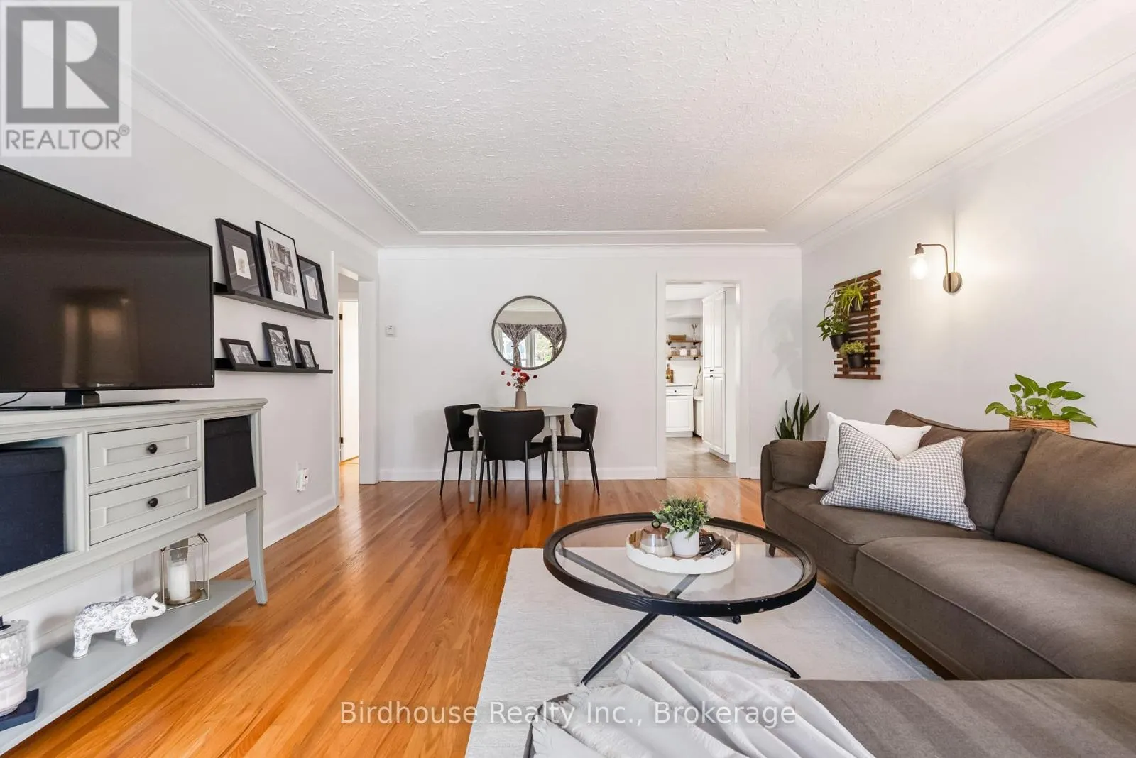 14 ANGELINE STREET S