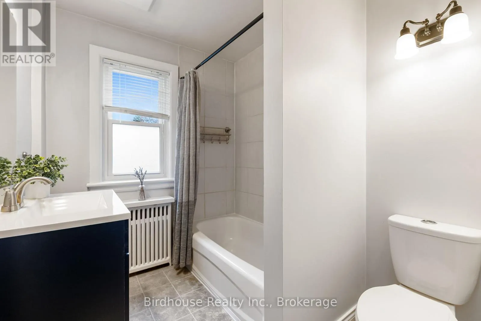 14 ANGELINE STREET S