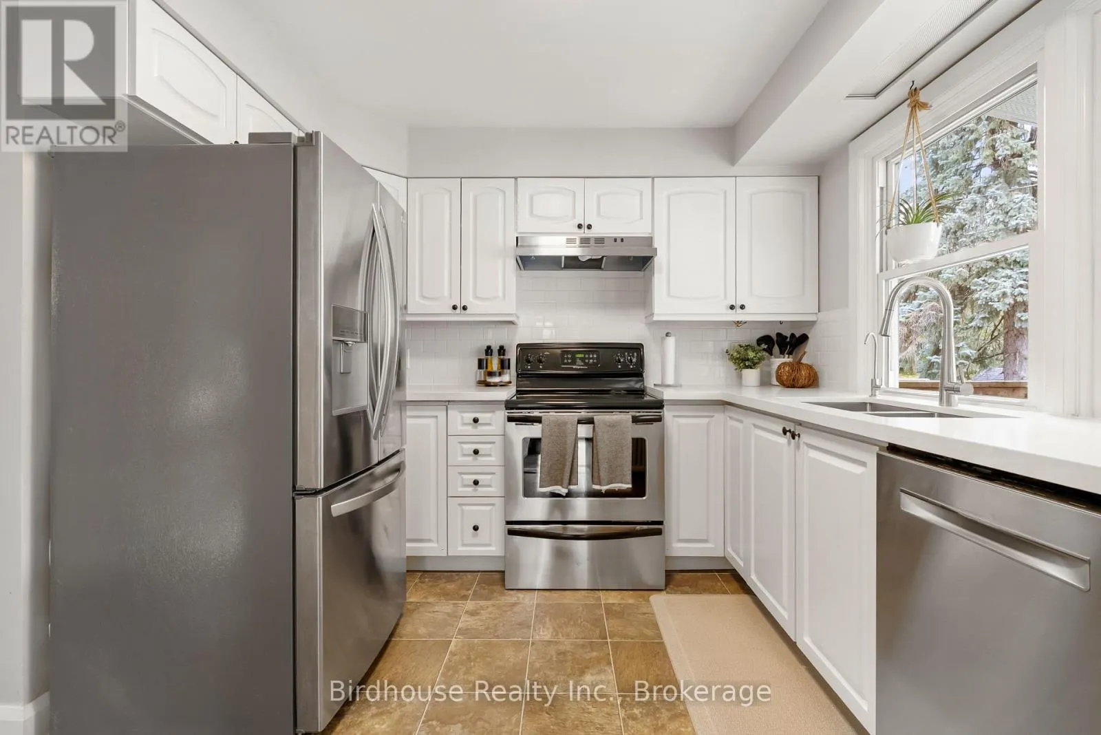 14 ANGELINE STREET S