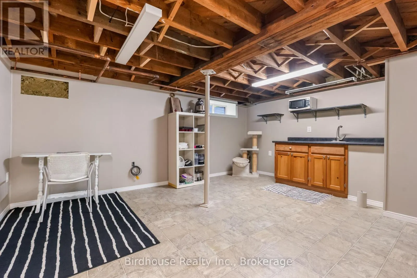 14 ANGELINE STREET S