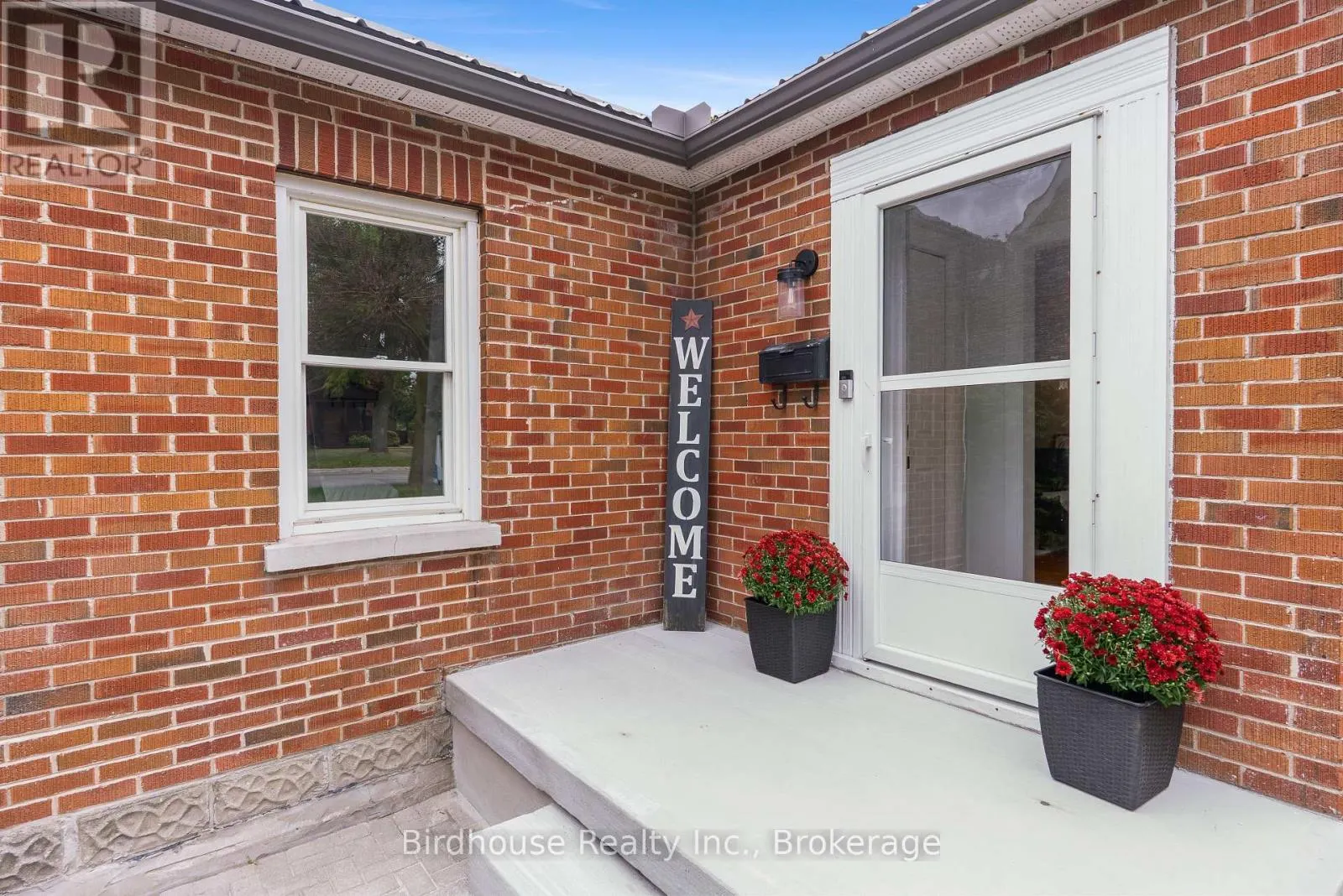 14 ANGELINE STREET S