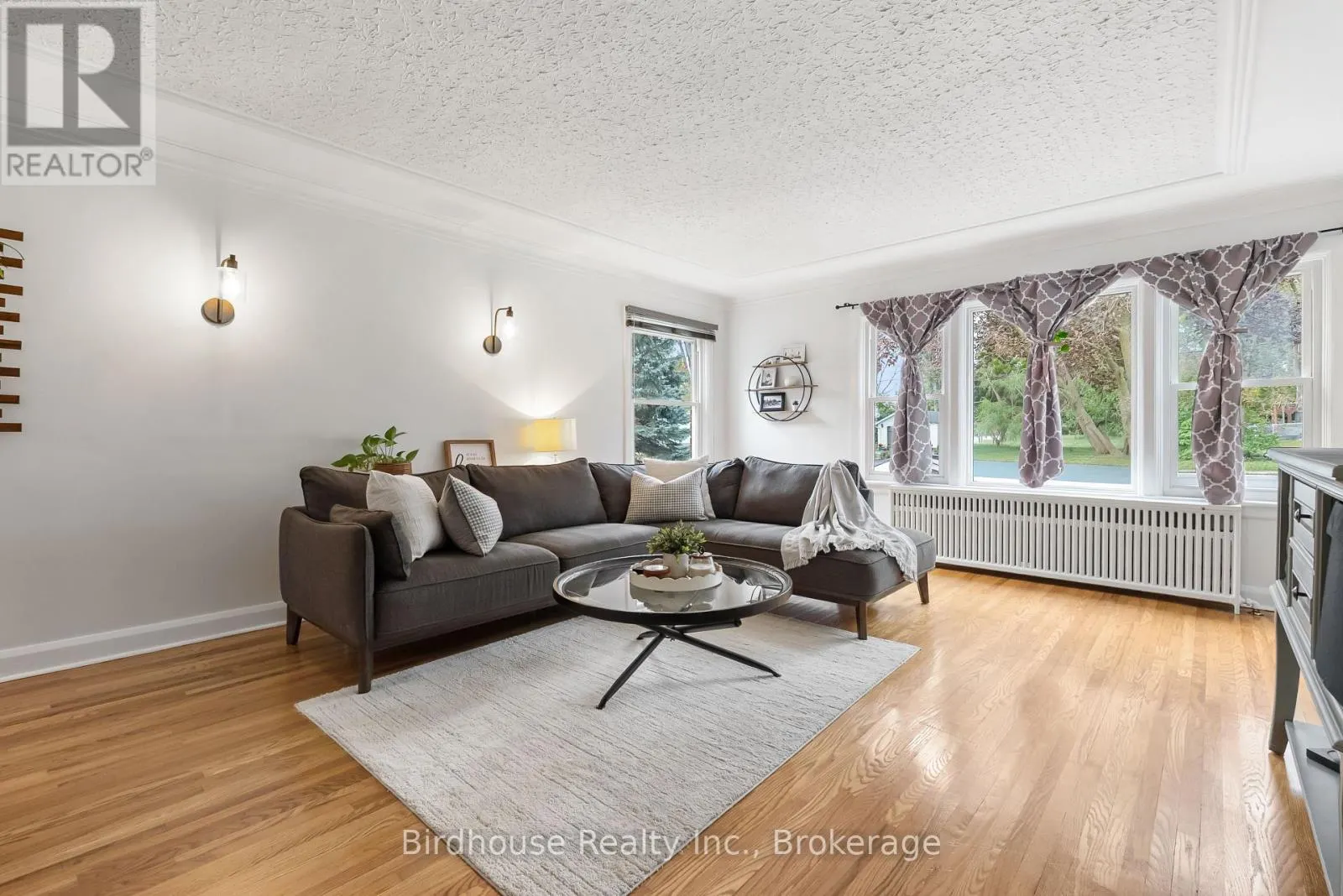 14 ANGELINE STREET S