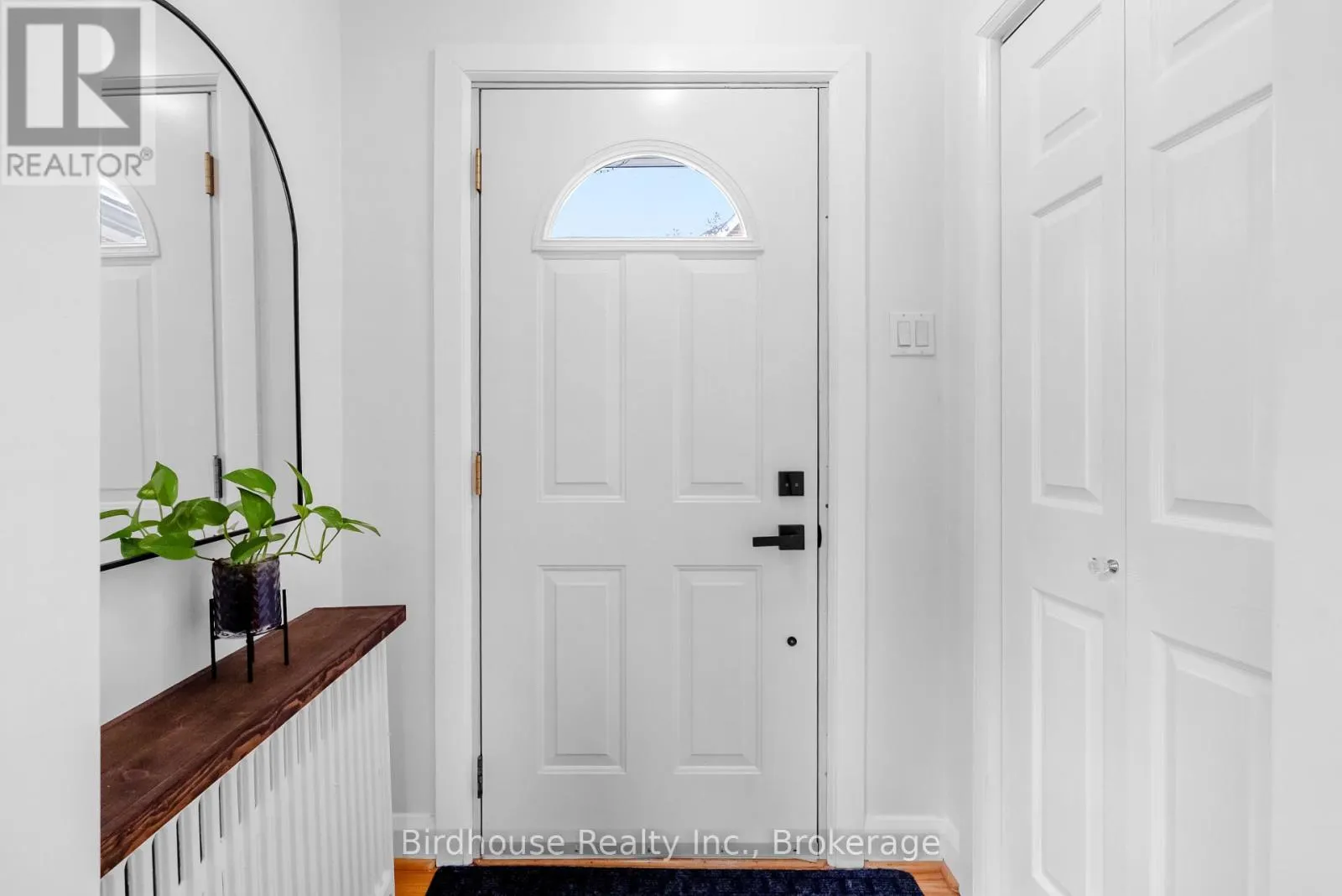 14 ANGELINE STREET S
