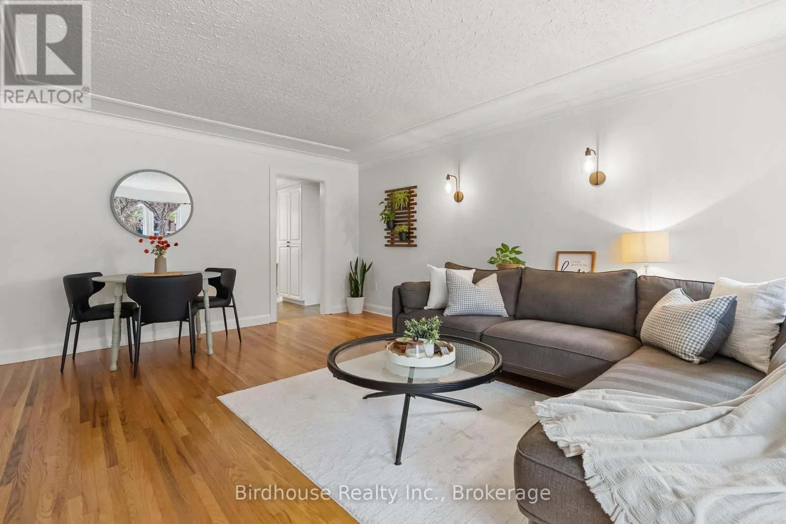 14 ANGELINE STREET S