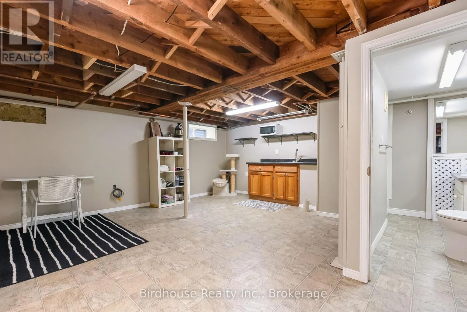 14 ANGELINE STREET S