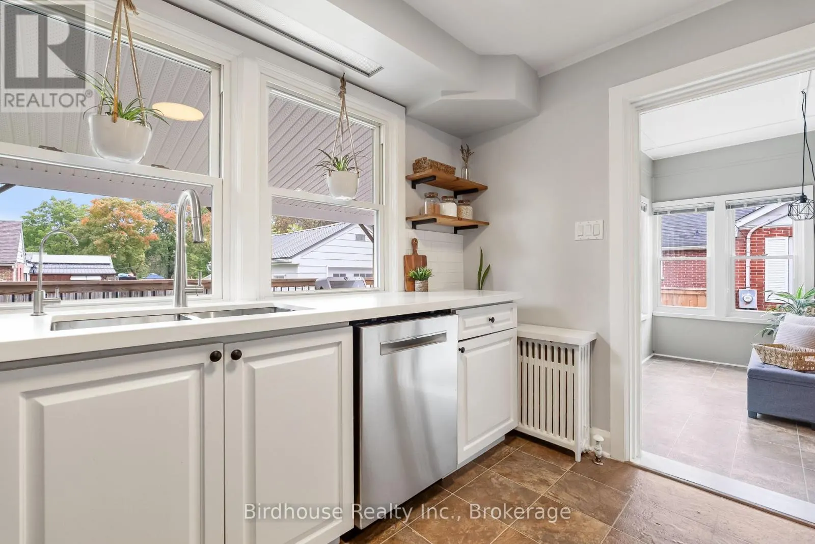 14 ANGELINE STREET S