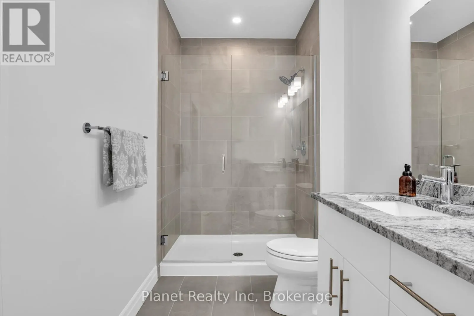910 - 1878 GORDON STREET #910