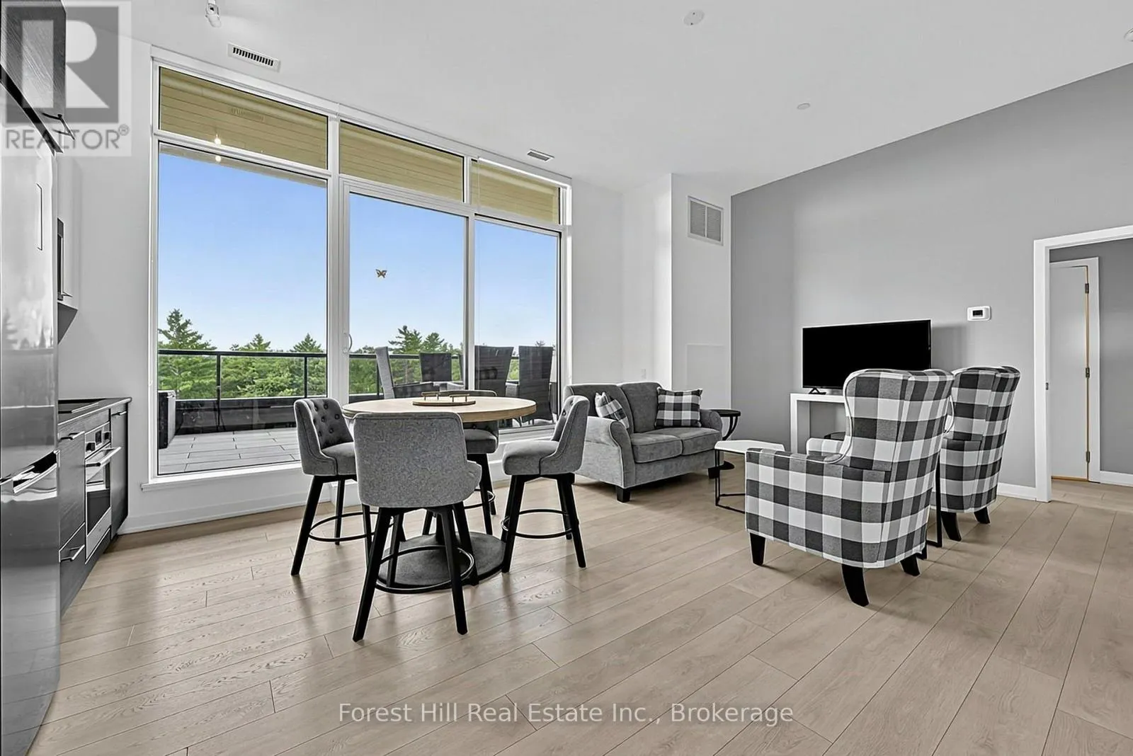 502 - 120 CARRICK TRAIL #502