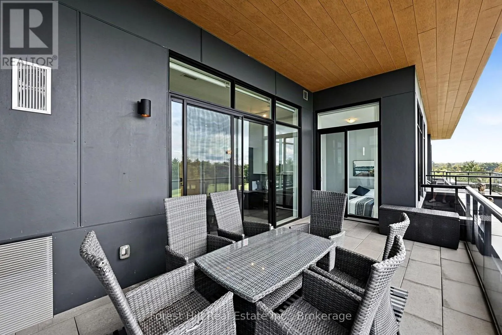 502 - 120 CARRICK TRAIL #502