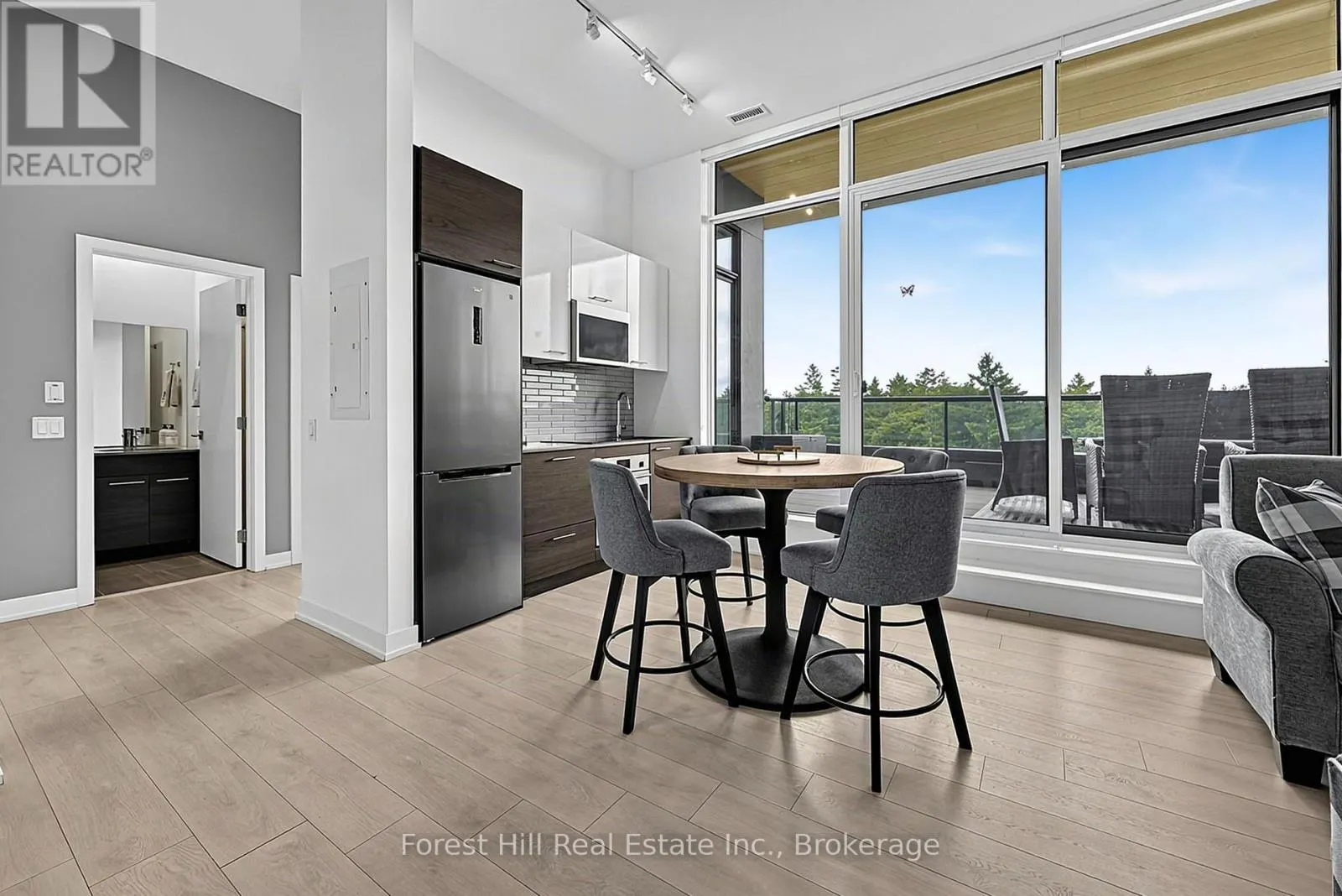 502 - 120 CARRICK TRAIL #502