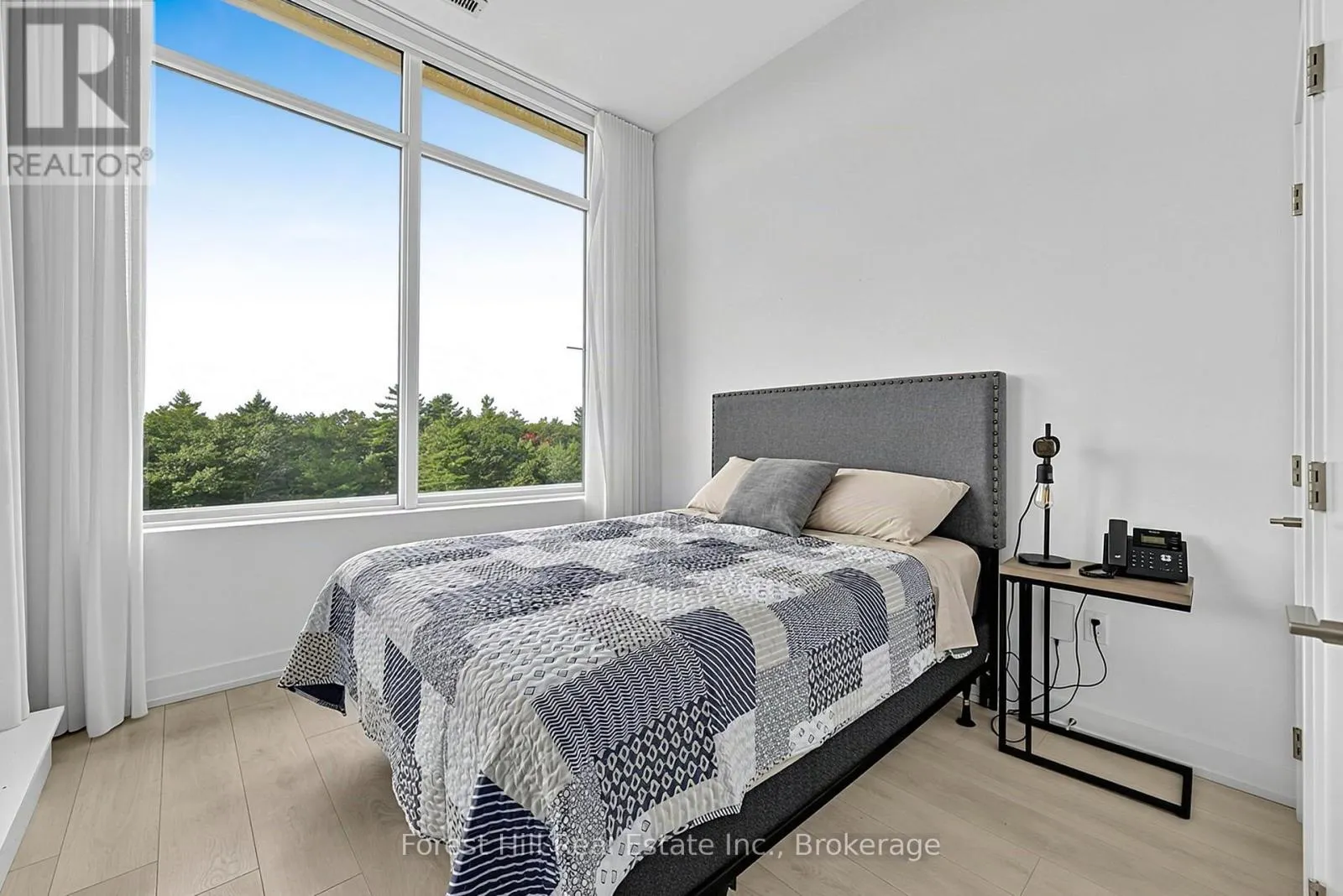 502 - 120 CARRICK TRAIL #502