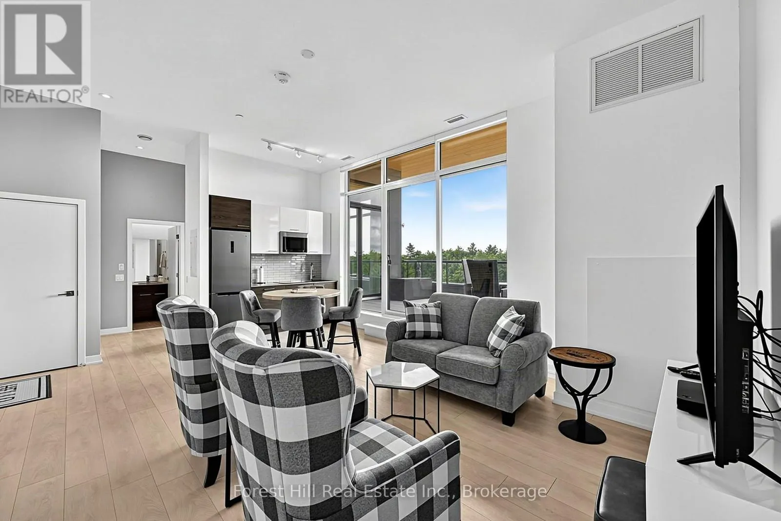 502 - 120 CARRICK TRAIL #502