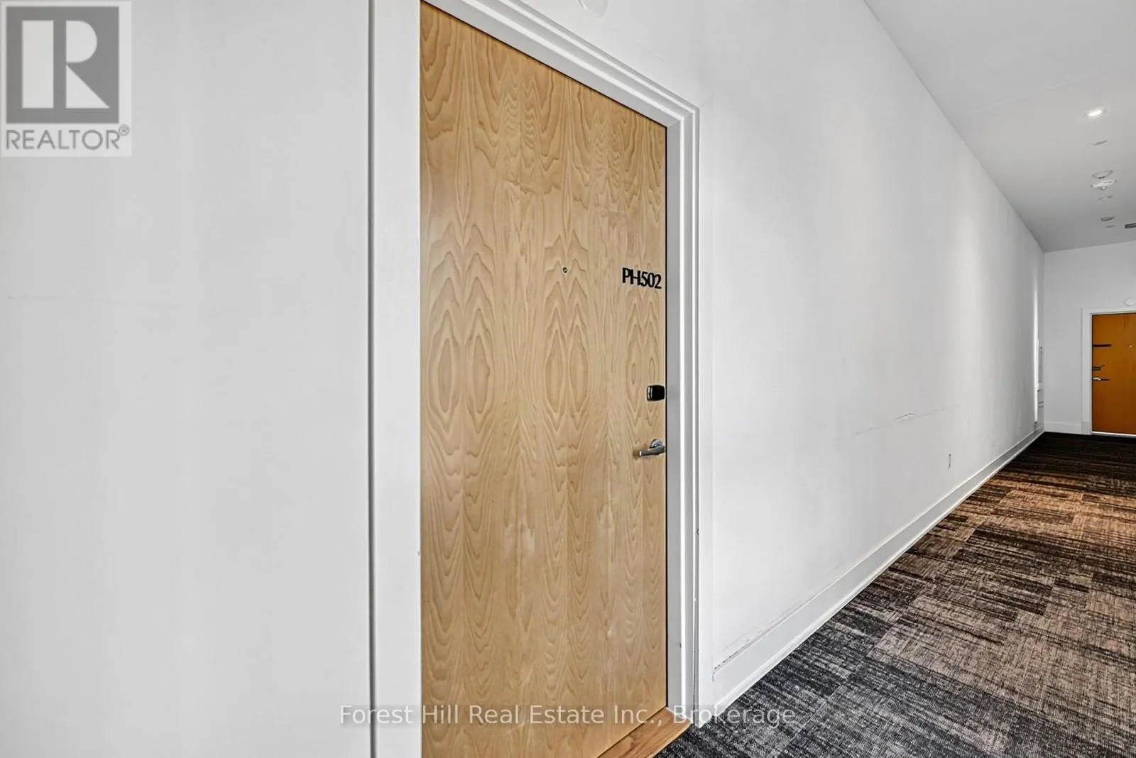502 - 120 CARRICK TRAIL #502