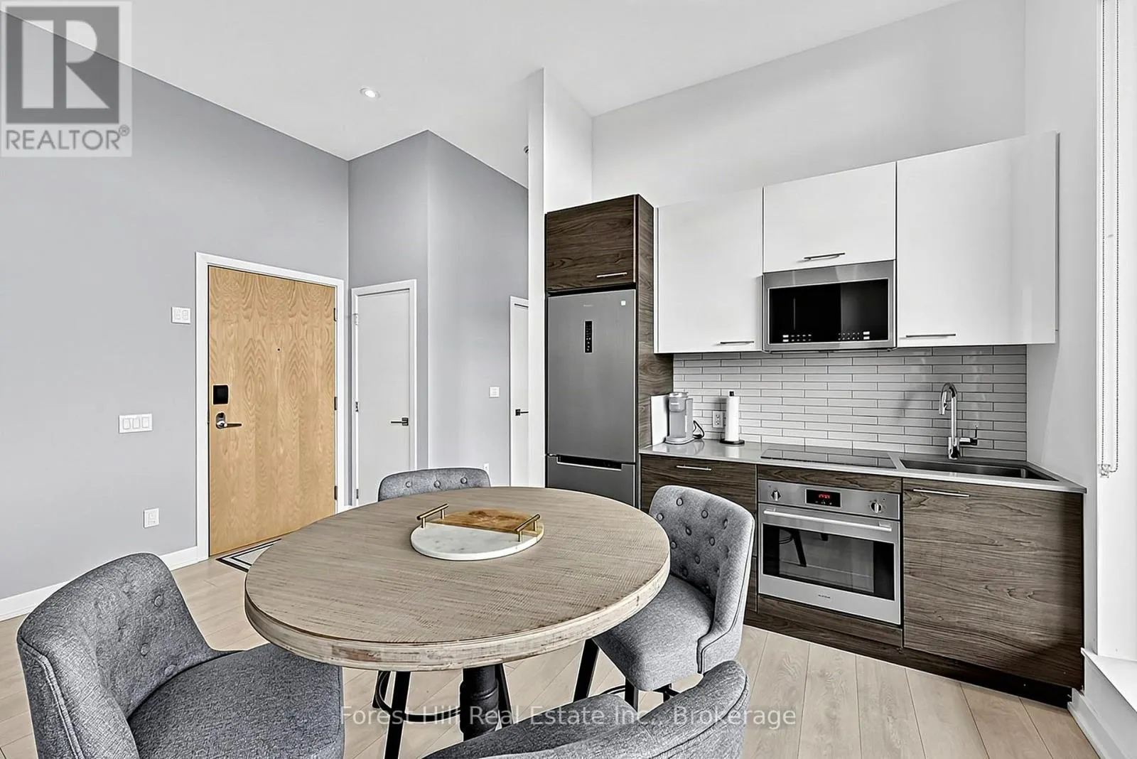 502 - 120 CARRICK TRAIL #502