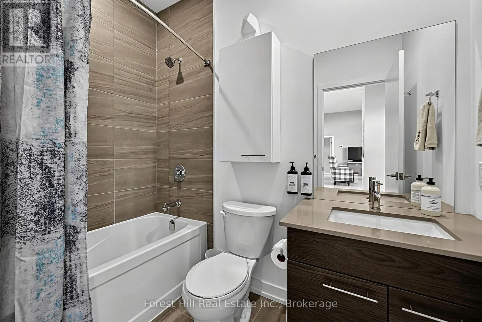 502 - 120 CARRICK TRAIL #502