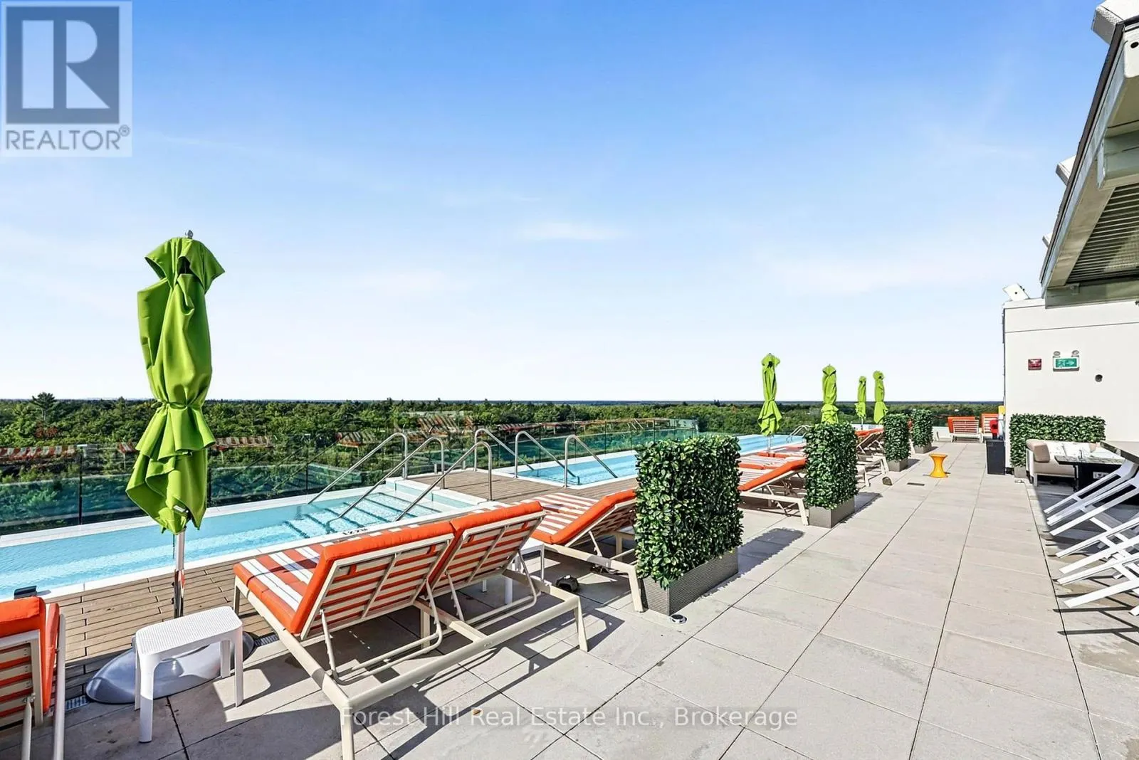 502 - 120 CARRICK TRAIL #502
