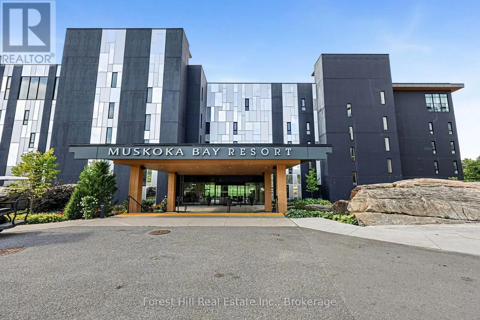 502 - 120 CARRICK TRAIL #502
