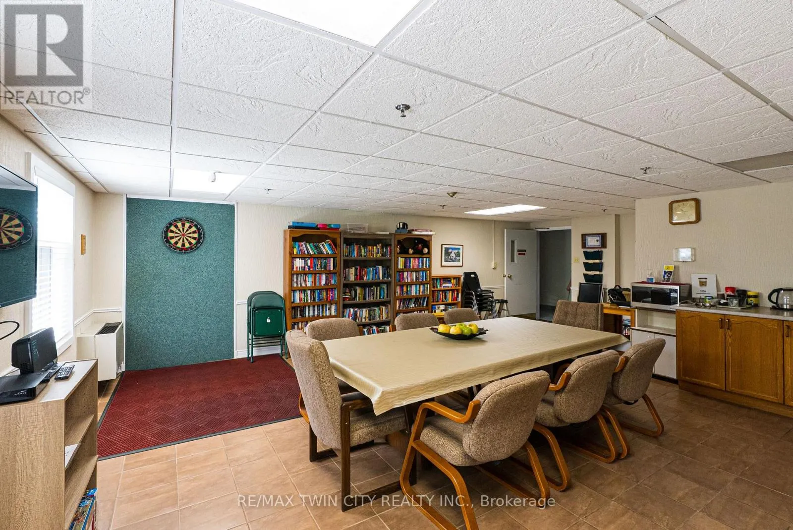 905 - 9 BONHEUR COURT