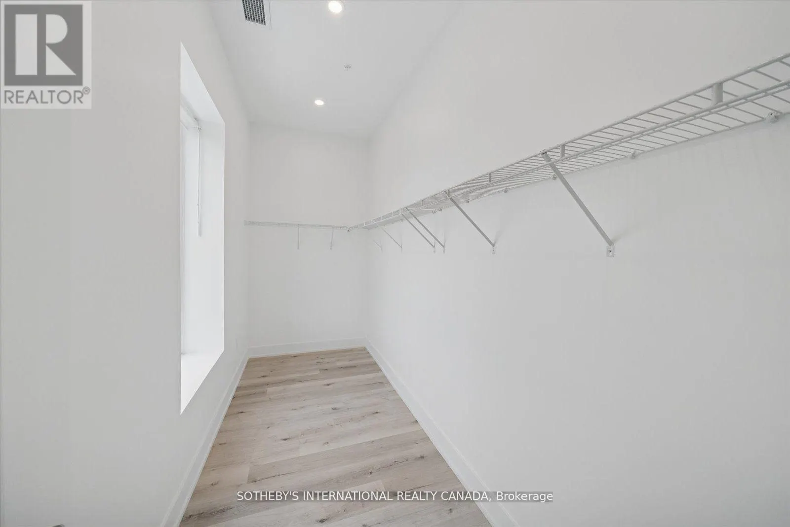 PENTHOUSE 1 - 19A WEST STREET N