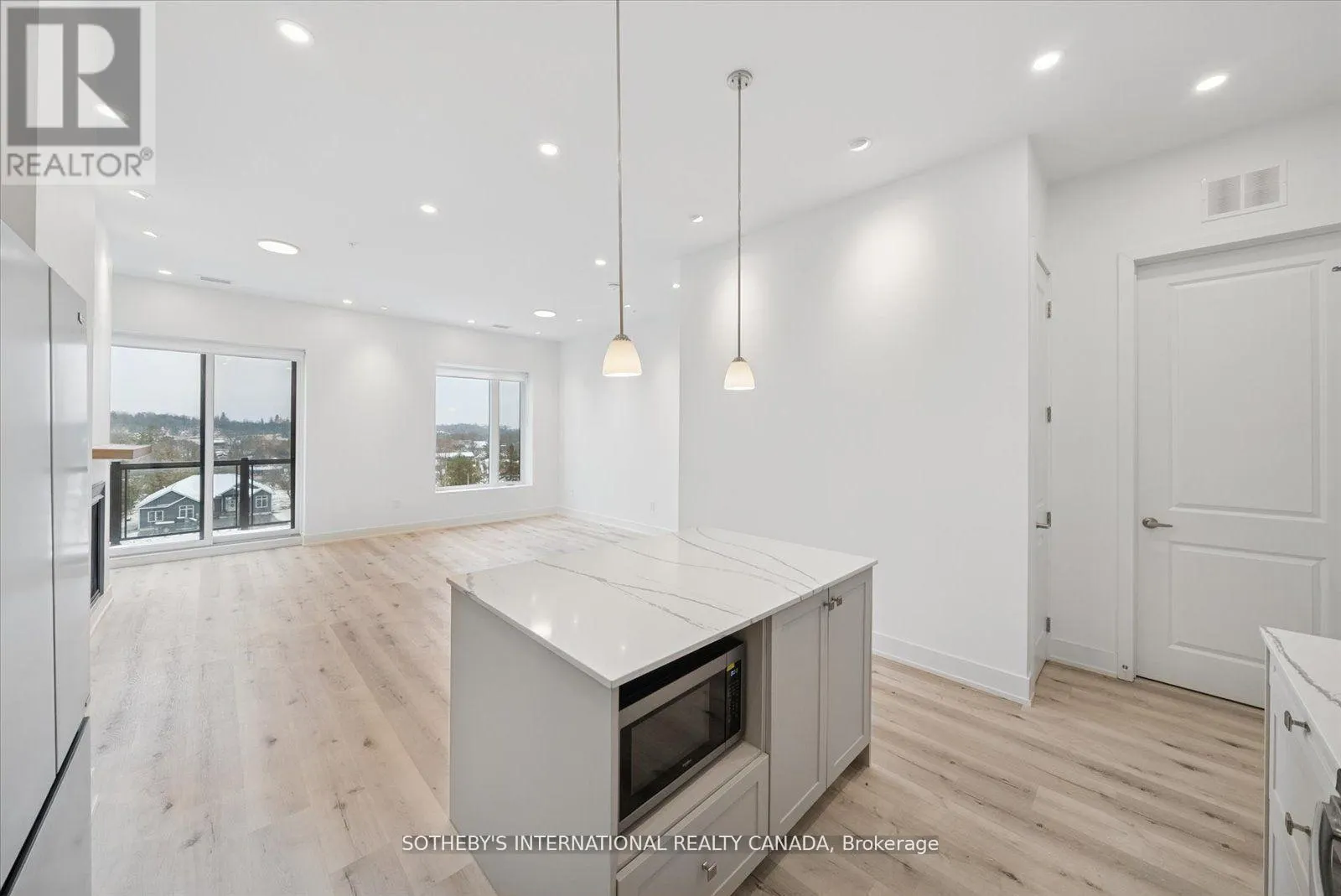 PENTHOUSE 1 - 19A WEST STREET N