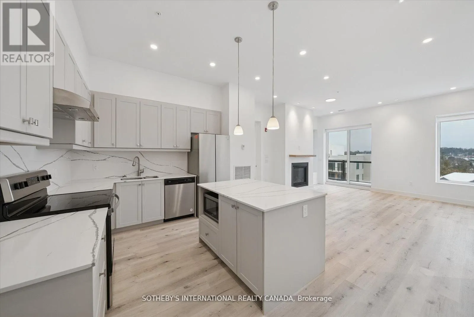 PENTHOUSE 1 - 19A WEST STREET N