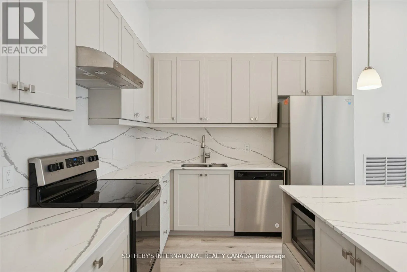PENTHOUSE 1 - 19A WEST STREET N